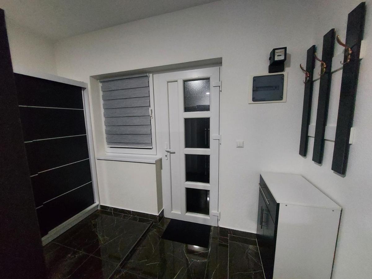 Malm Travnik Lägenhet Exteriör bild